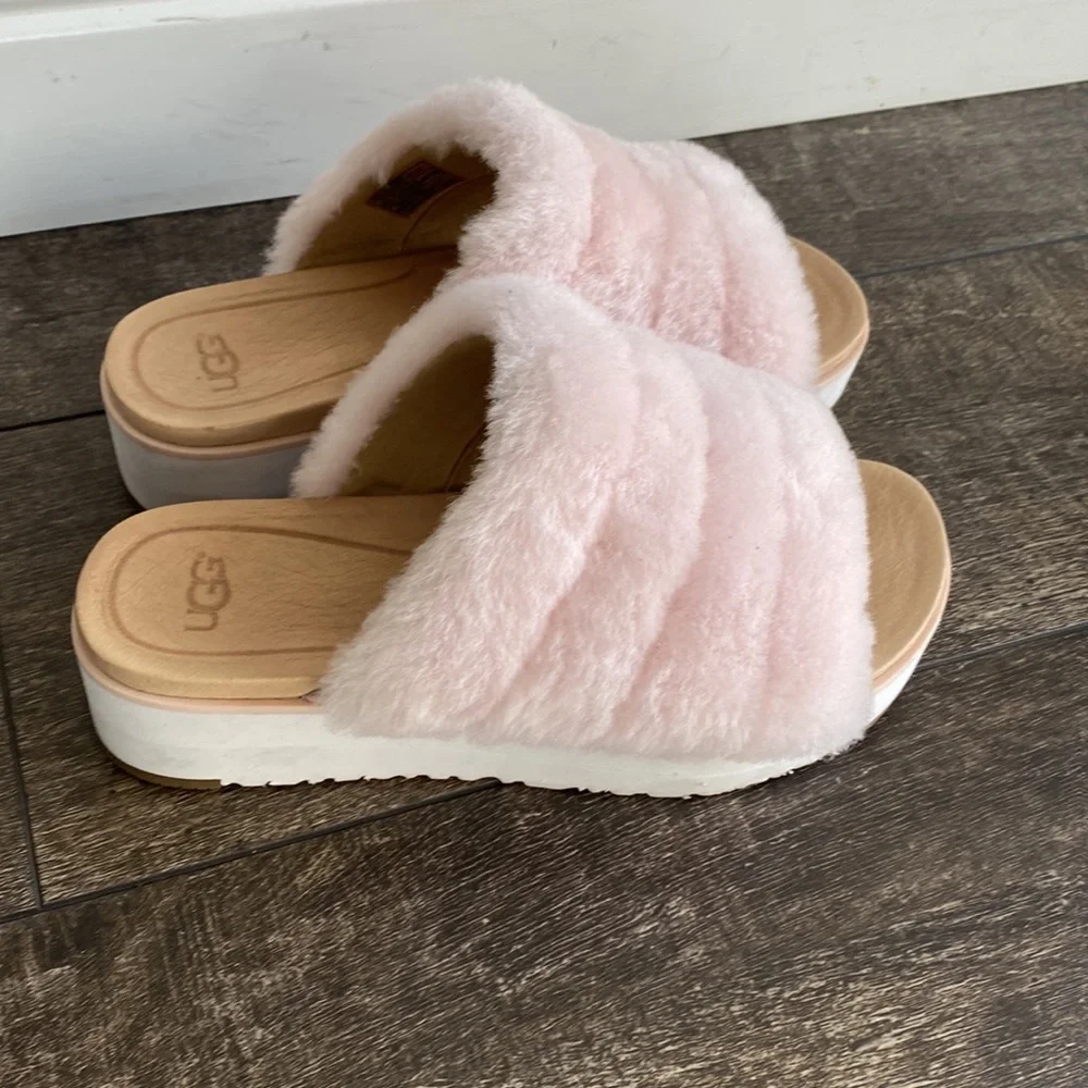 UGG Fluff Pink Slides - Picture 2 of 4